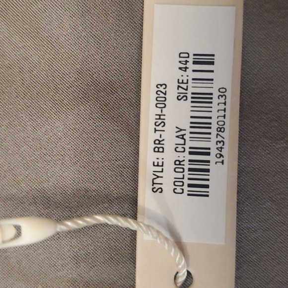 NWT SKIMS EVERYBODY T-SHIRT BRA. 44D - Picture 3 of 3